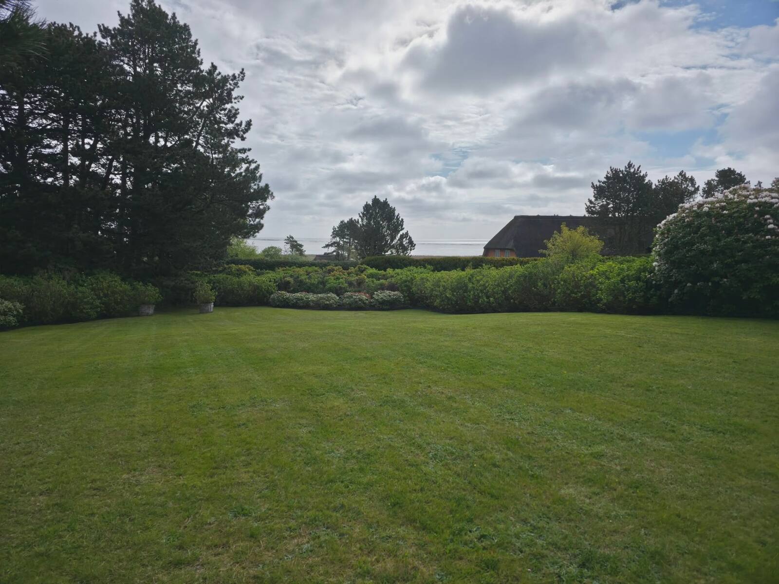 Weitläufige Gartenanlage auf Sylt